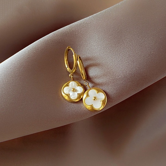NEW💎:18K Gold Plated flora  Earrings*Mini Hoop Earrings*Floral Design*Dainty - Picture 4 of 9